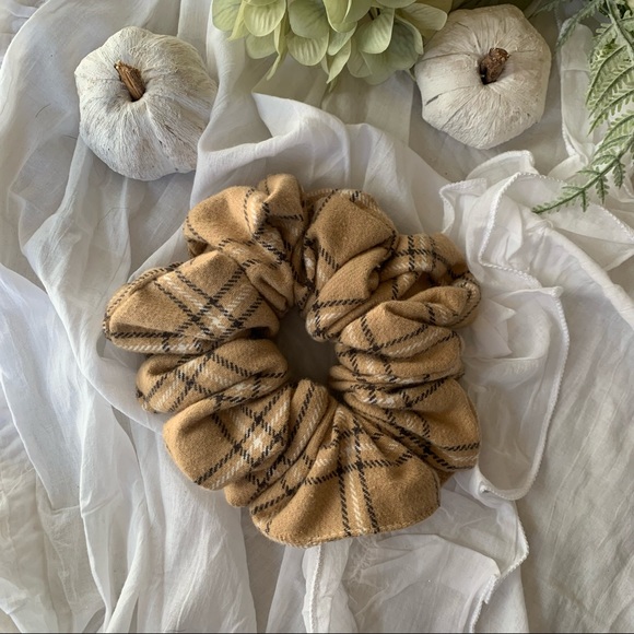 Fall Scrunchie Set 🍂🍁🤎 - Picture 6 of 6